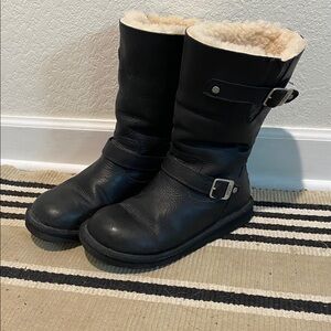 UGG Australia Women's Black leather /sheepskin Winter Boots size 9 EUC